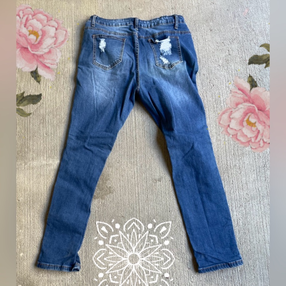 Distressed Jeans - Picture 2 of 4